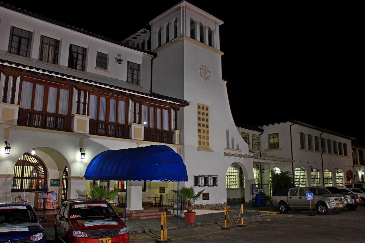 Hotel Guadalajara Buga Kültér fotó