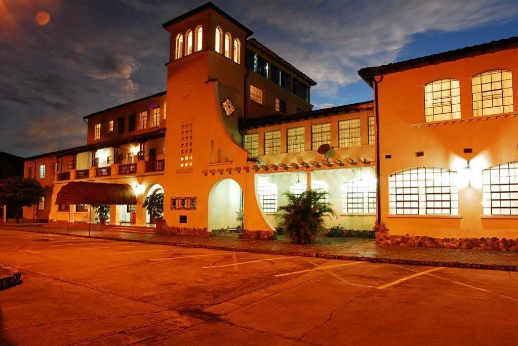 Hotel Guadalajara Buga Kültér fotó